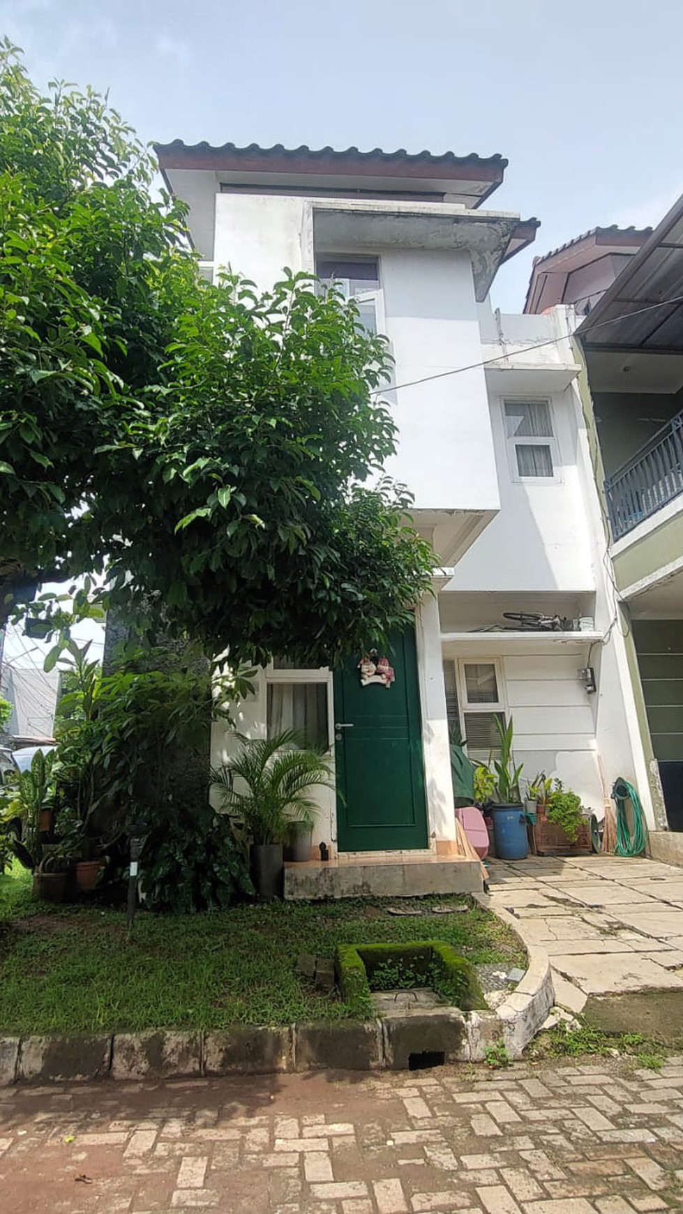 Rumah Hook Minimalis Dalam Cluster dengan Hunian Nyaman @Cirendeu, Ciputat