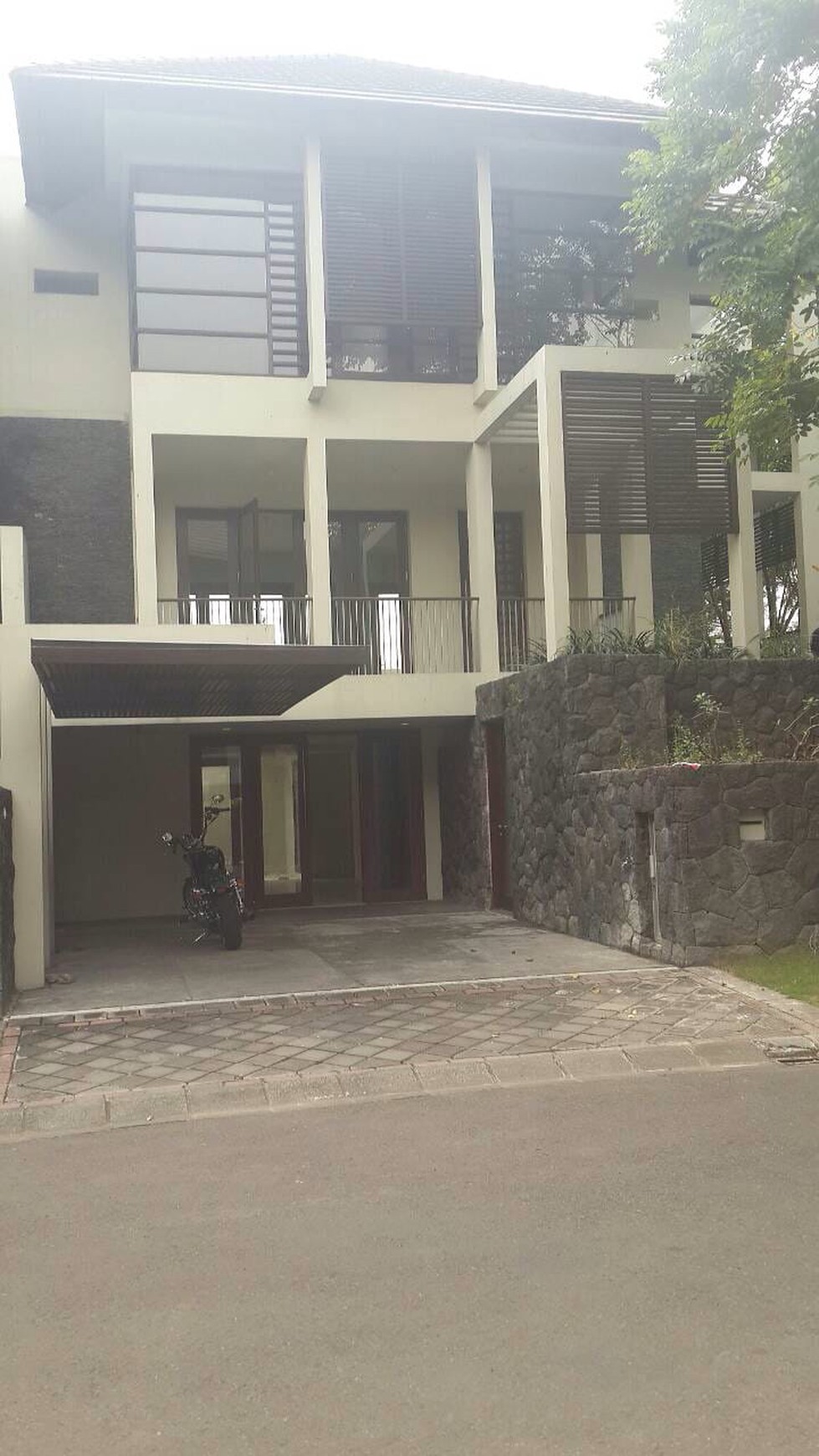 738. Dijual Rumah Graha Family Wiyung Surabaya Barat