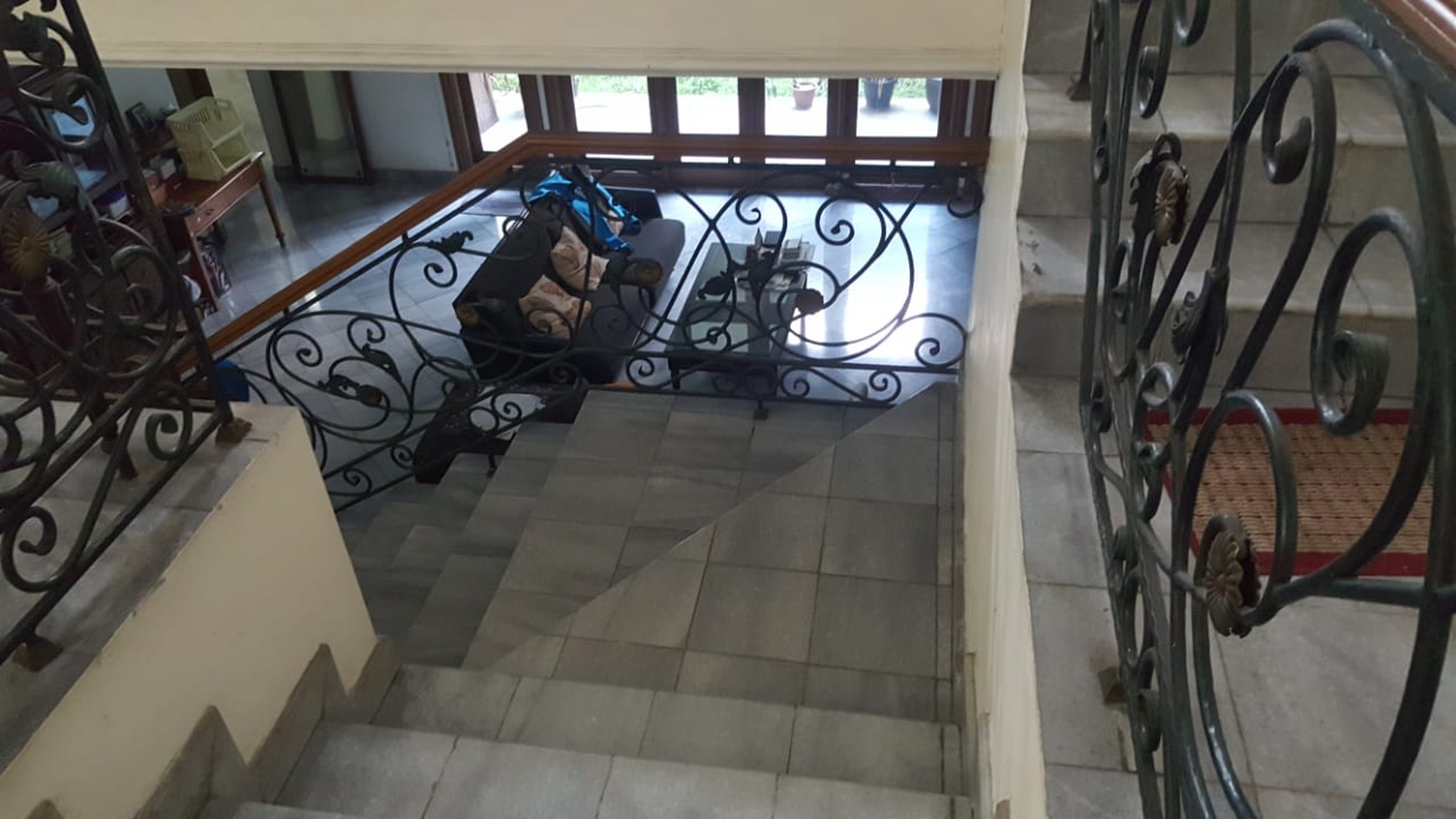 Rumah rapih, siap huni, lokasi strategis di Bintaro - Jakarta Selatan