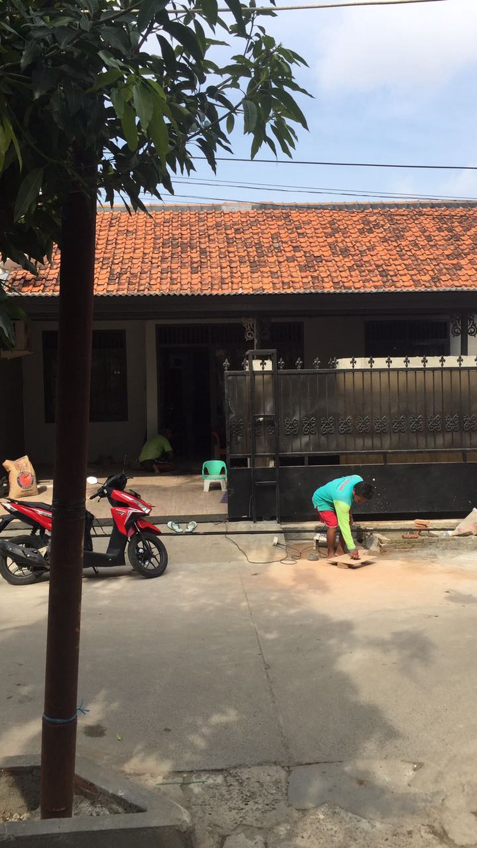 Rumah Bagus Renovasi Komplek Deplu Pondok Karya dekat Sektor 4 Bintaro.