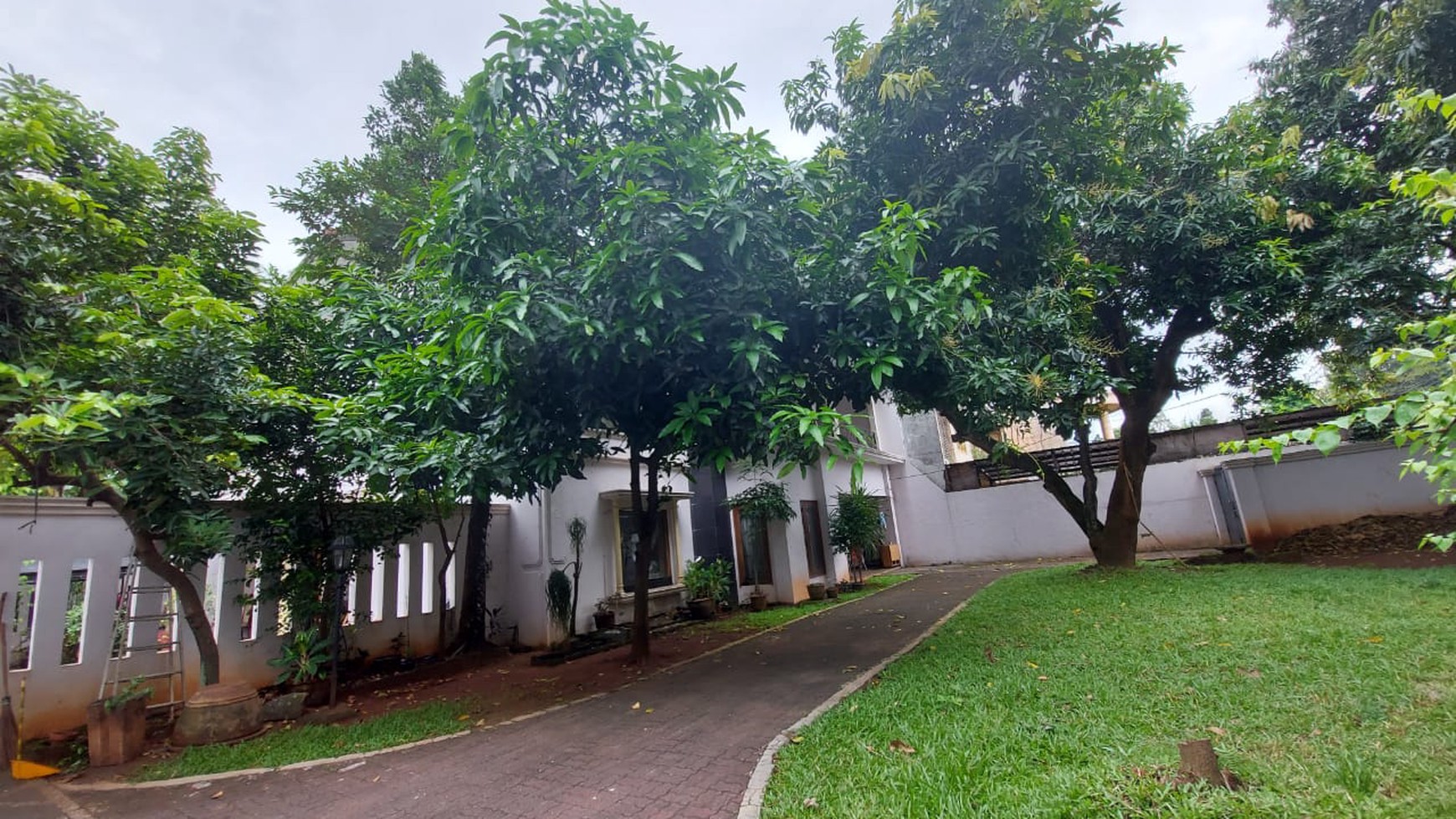 Rumah MEWAH, Siap Huni, dan Hunian Asri @Petukangan Selatan