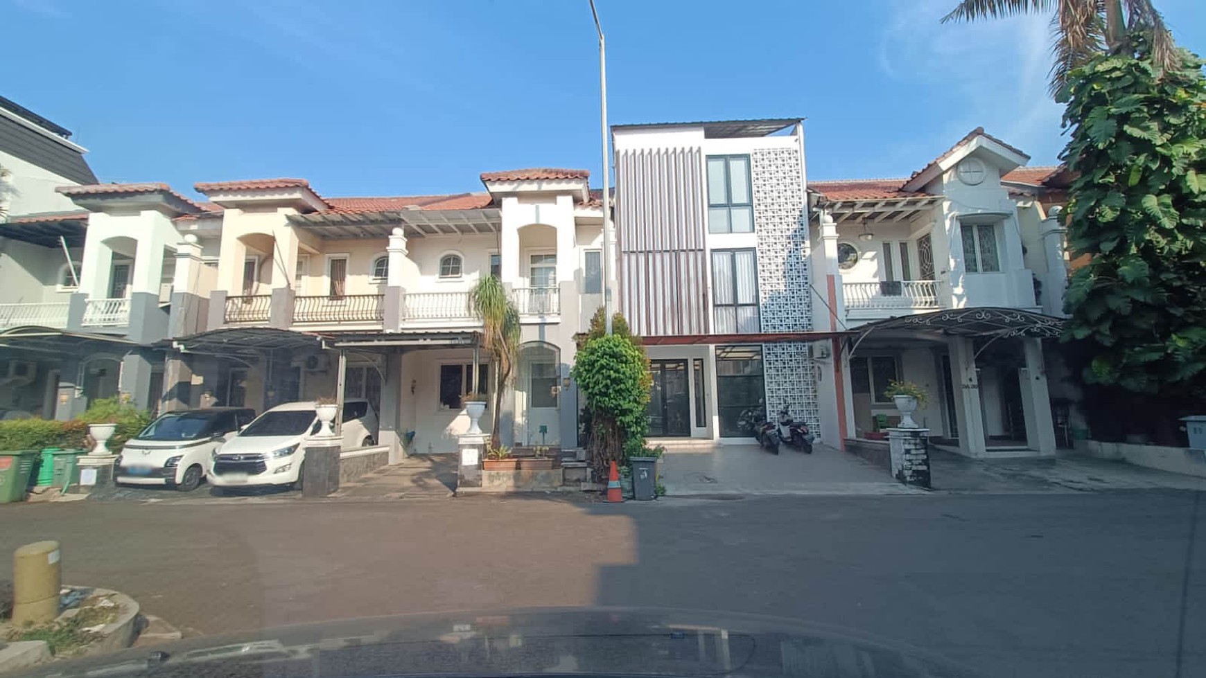 Rumah Bukit Gading Mediterania, Kelapa Gading Luas 6x23m2