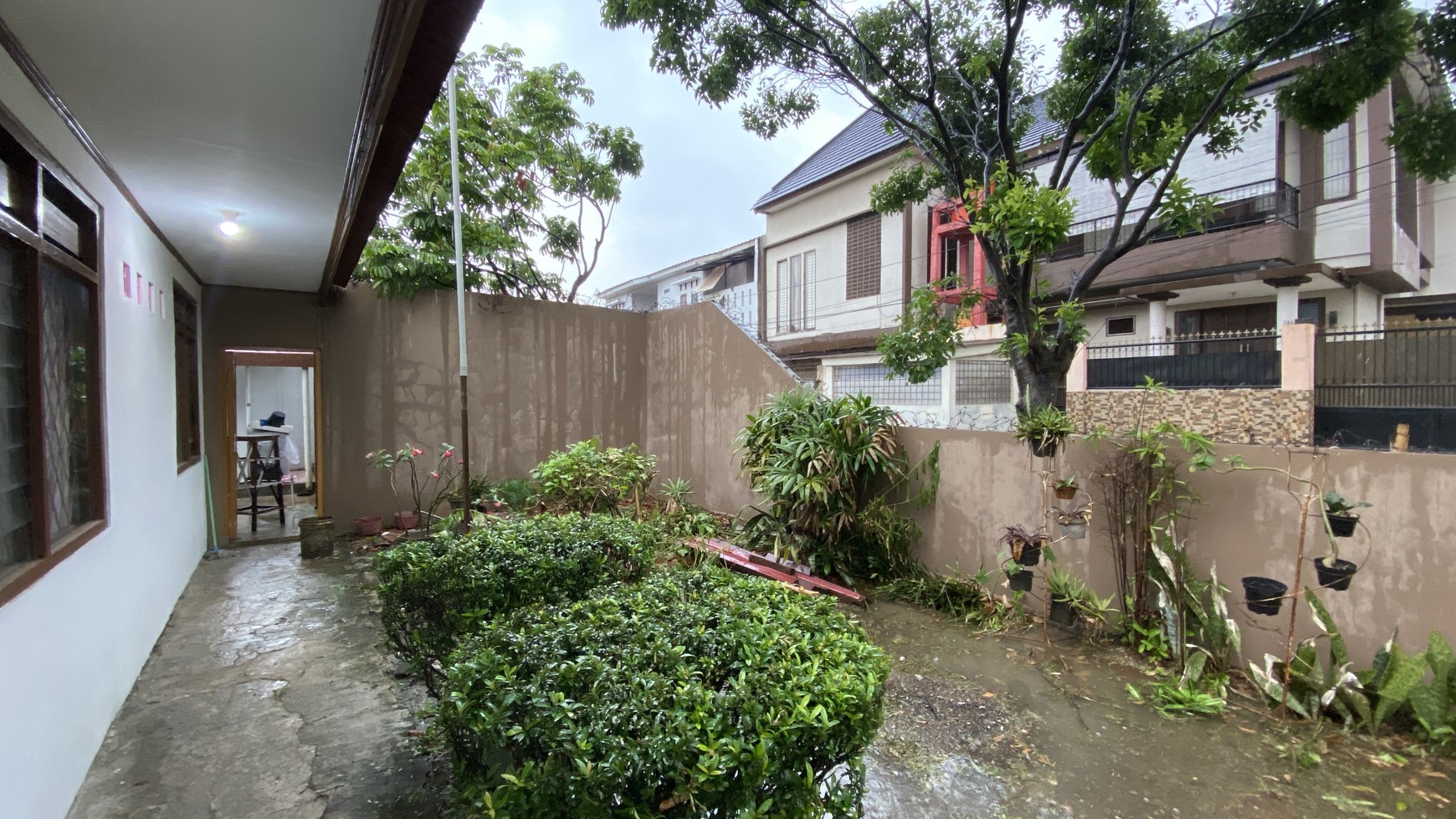 Rumah siap huni di dalam komplek kehakiman bphn, pusat kota tangerang