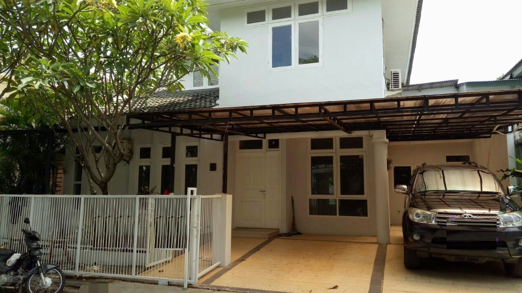 Rumah bagus, ada halaman belakang, bebas banjir, sektor 9, bintaro jaya