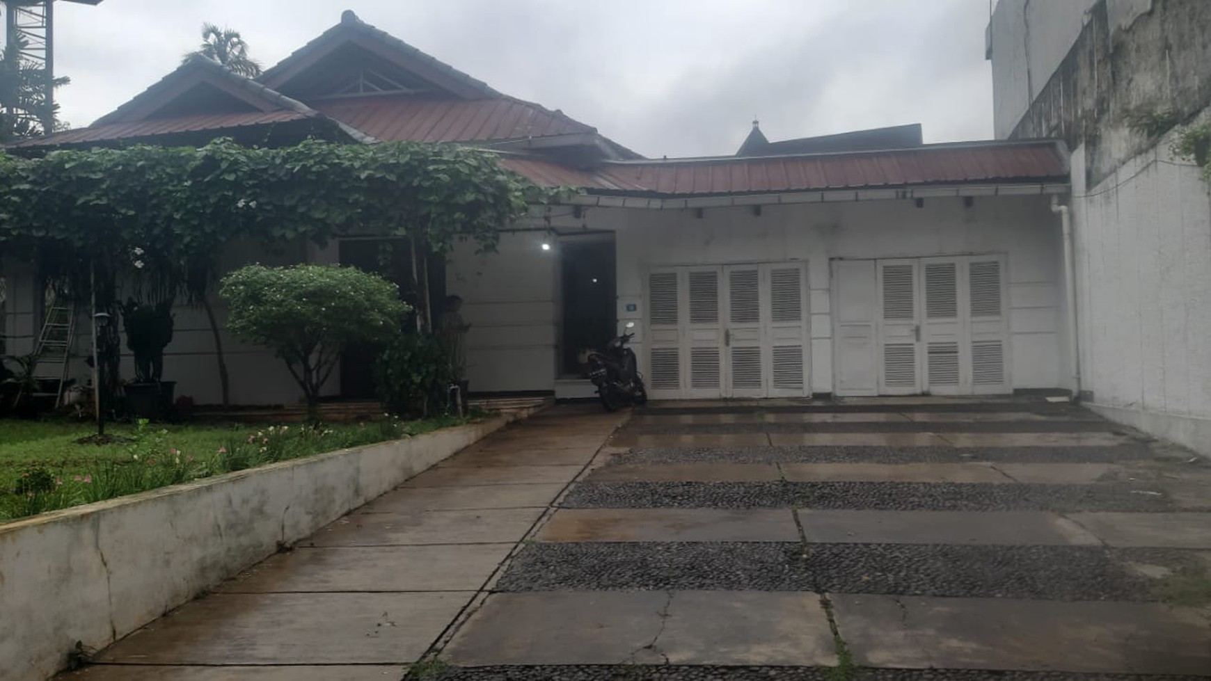 Rumah   layak  huni  di  bawah  JNOP di pondok  indah  