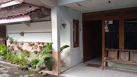 Rumah Tinggal 7 Kamar Lokasi Dekat Terminal Giwangan 