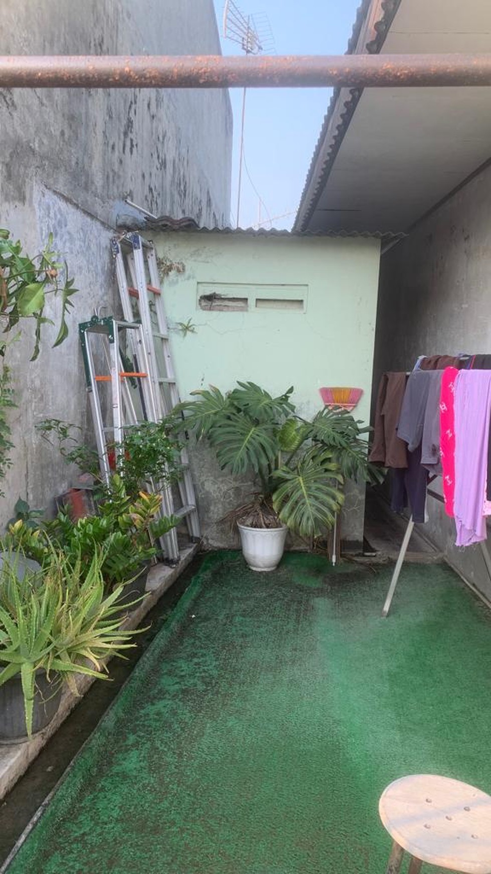 Rumah dijual di komplek depkes 1 jatibening, lokasinya bagus.