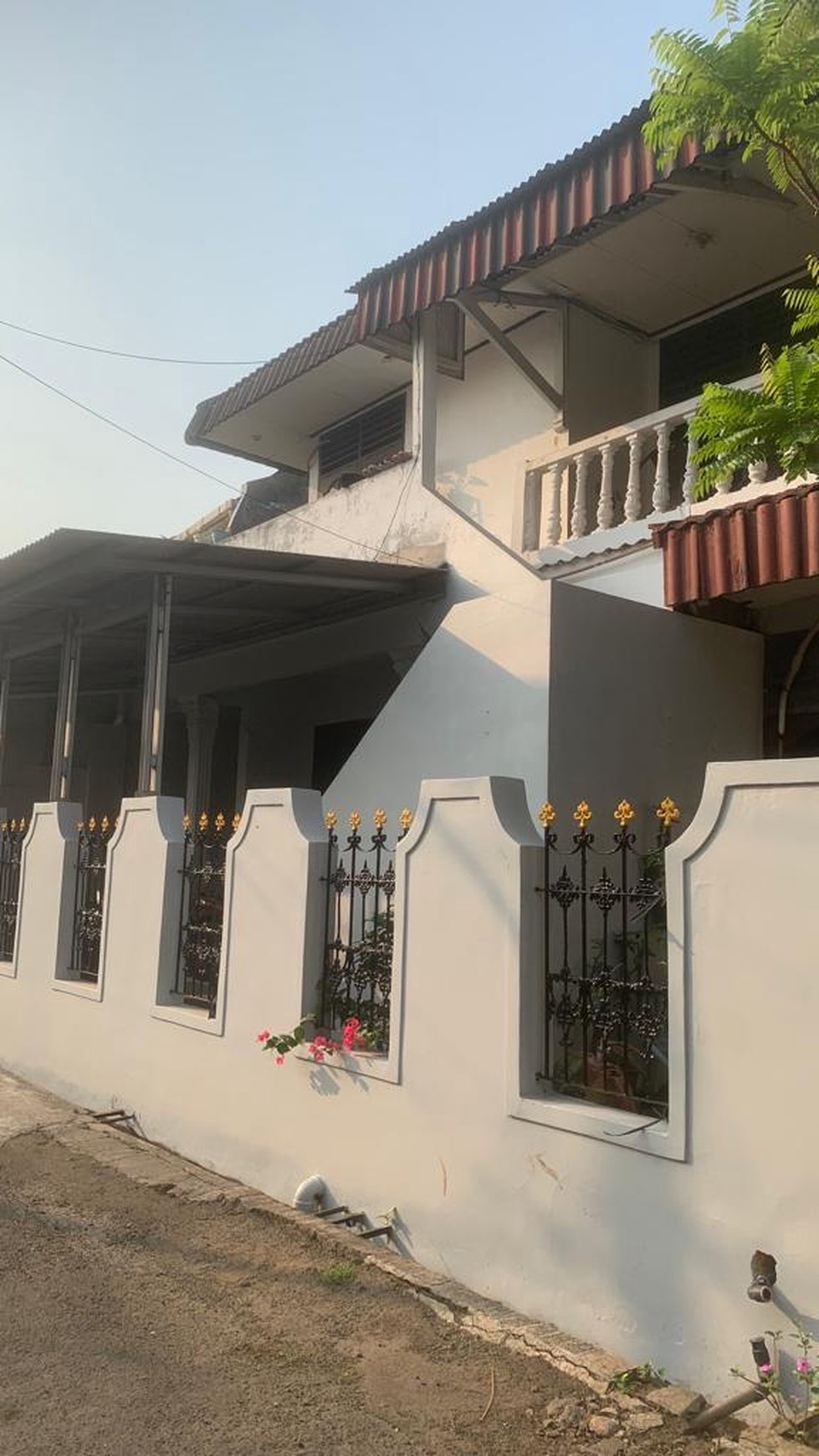 Rumah dijual di komplek depkes 1 jatibening, lokasinya bagus.