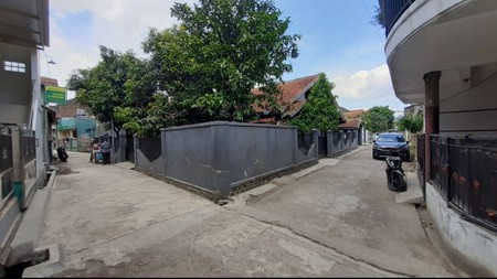 Rumah Hoek Halaman Luas di Antapani Cocok Untuk Rumah Kos