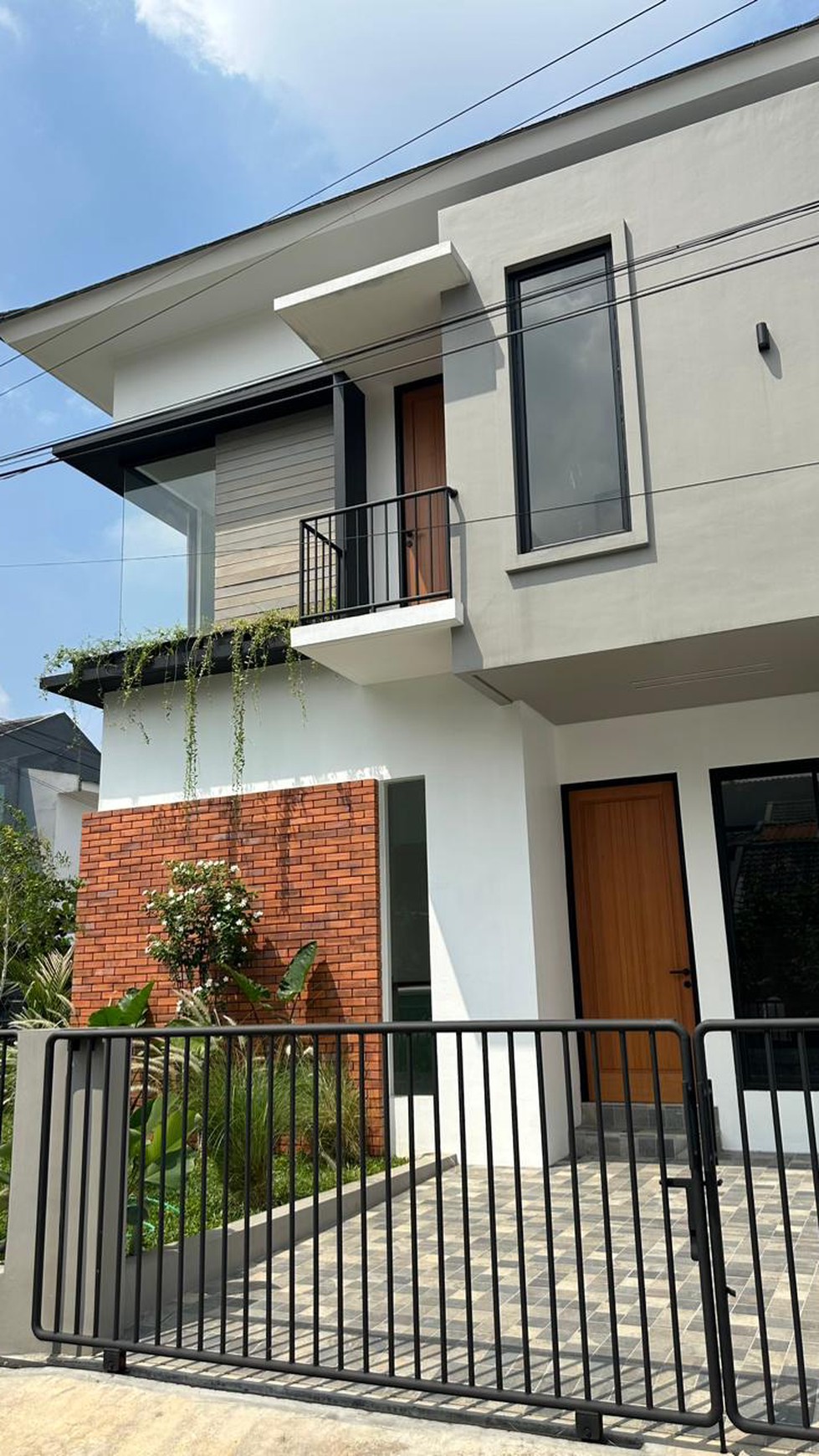 Rumah baru hoek 2 lantai di Griya Loka BSD City, dekat kolam renang