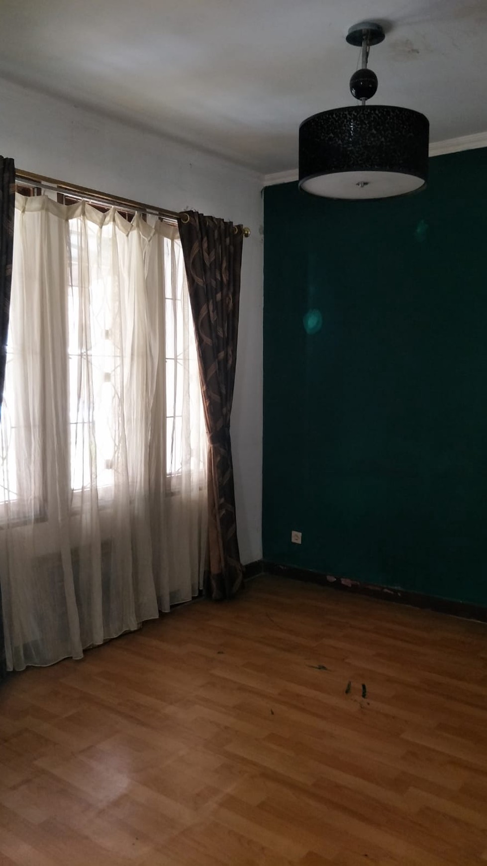 Dijual rumah tinggal di Taman Parahyangan Raya - Lippo Karawaci Tangerang