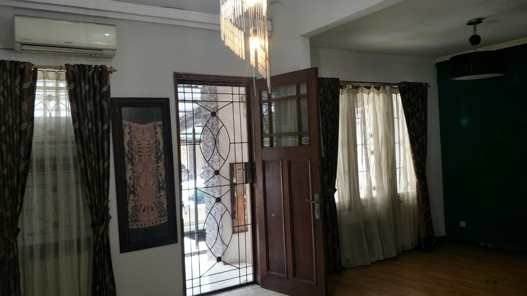 Dijual rumah tinggal di Taman Parahyangan Raya - Lippo Karawaci Tangerang