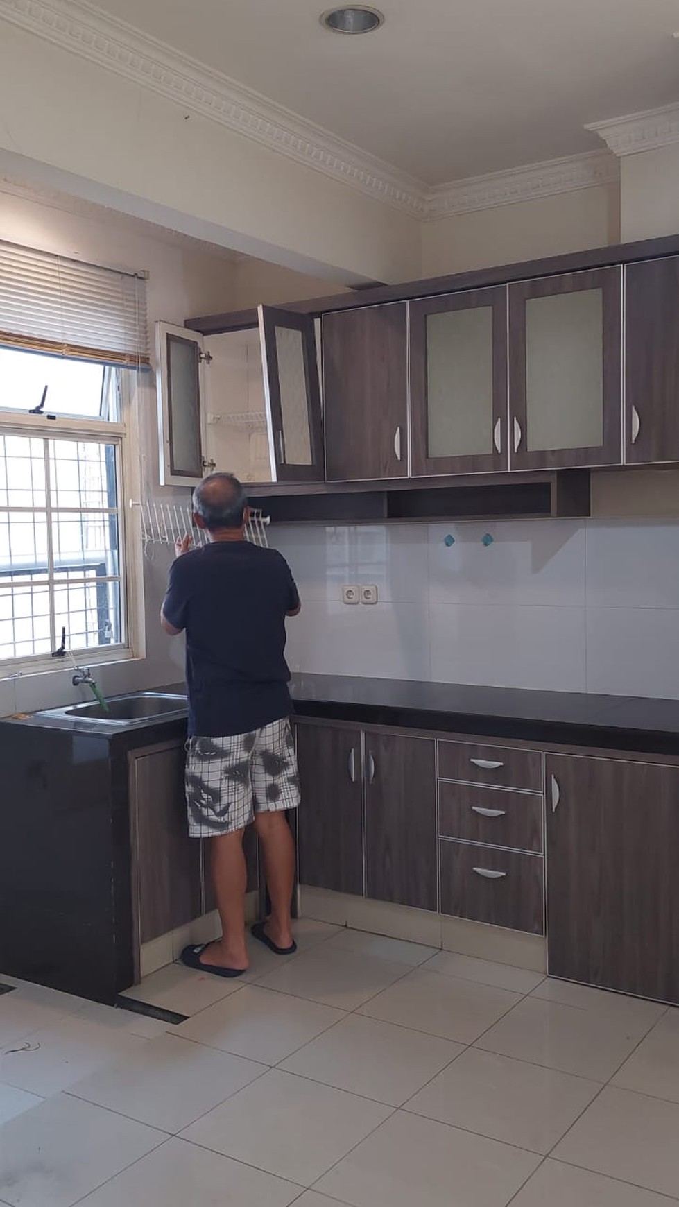 Dijual murah townhouse di Taman Paris 3 Lippo Karawaci Tangerang