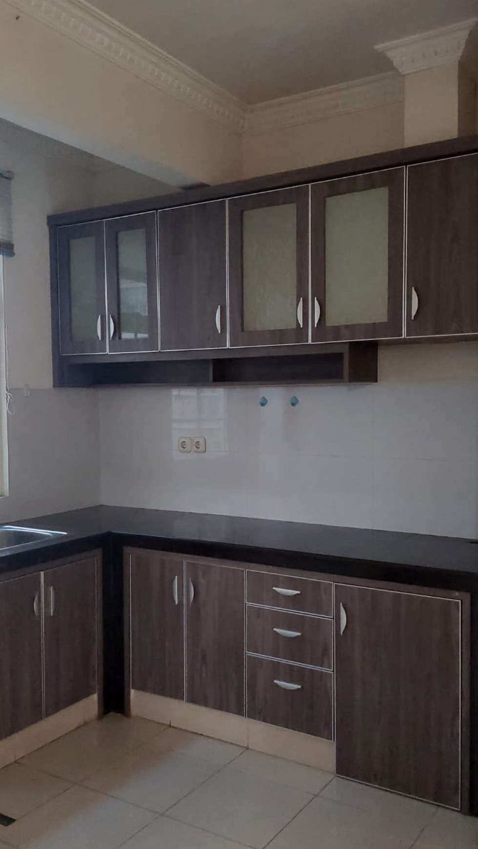 Dijual murah townhouse di Taman Paris 3 Lippo Karawaci Tangerang