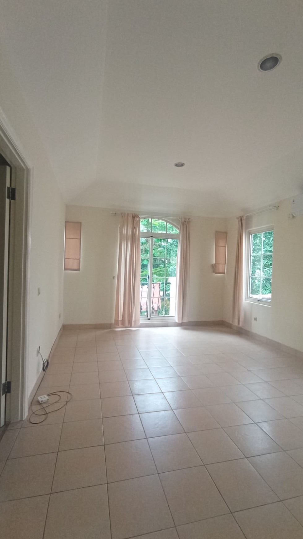 Disewakan rumah di Taman Diponegoro JL. Gn. Cempaka Lippo Karawaci Tangerang