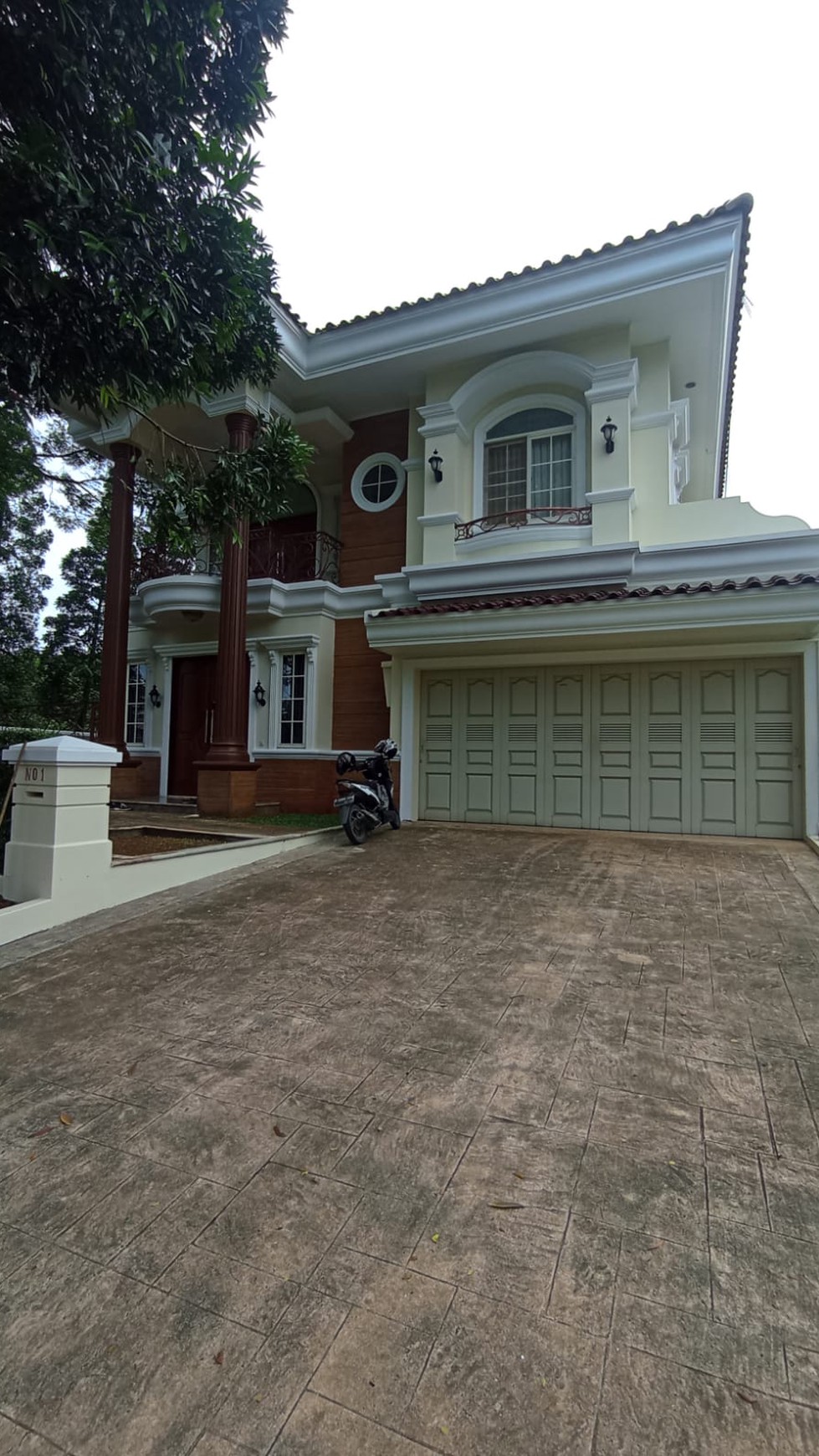 Jual rumah bagus dan cantik di Taman diponegoro lippo karawaci tangerang