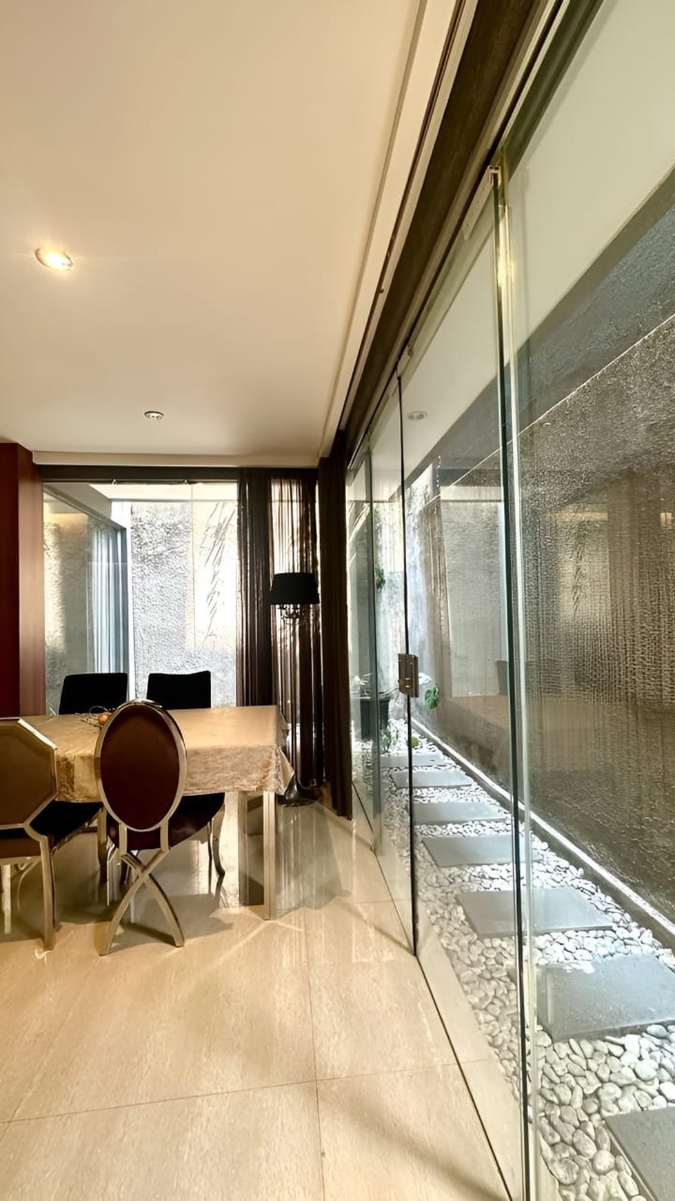 Rumah Bagus Siap Huni dan Asri di Ozone Residence, Bintaro Veteran, Jakarta Selatan