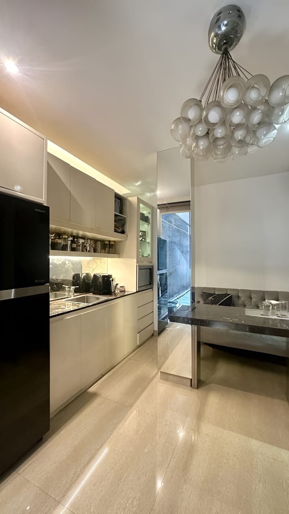 Rumah Bagus Siap Huni dan Asri di Ozone Residence, Bintaro Veteran, Jakarta Selatan