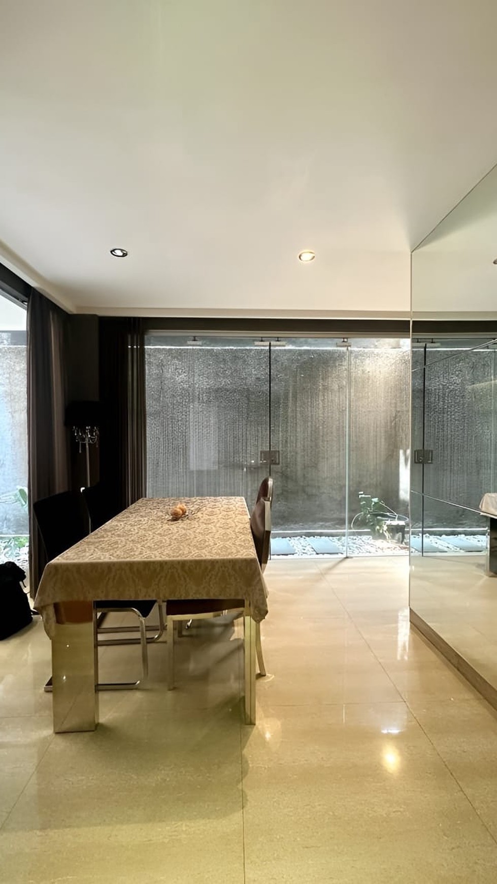 Rumah Bagus Siap Huni dan Asri di Ozone Residence, Bintaro Veteran, Jakarta Selatan