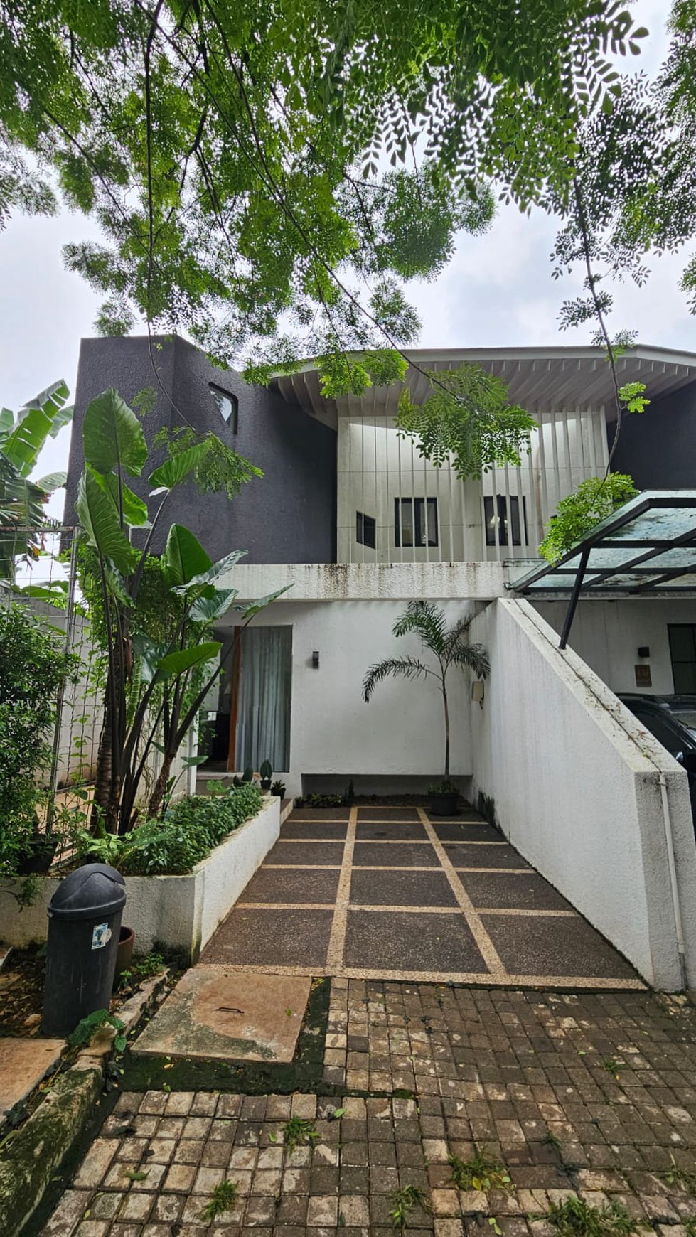 Rumah Bagus Siap Huni dan Asri di Perum Ozone Residence, Veteran Bintaro, Jakarta Selatan 