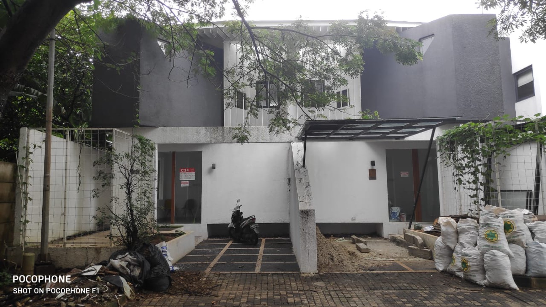 Rumah Bagus Siap Huni dan Asri di Perum Ozone Residence, Veteran Bintaro, Jakarta Selatan 