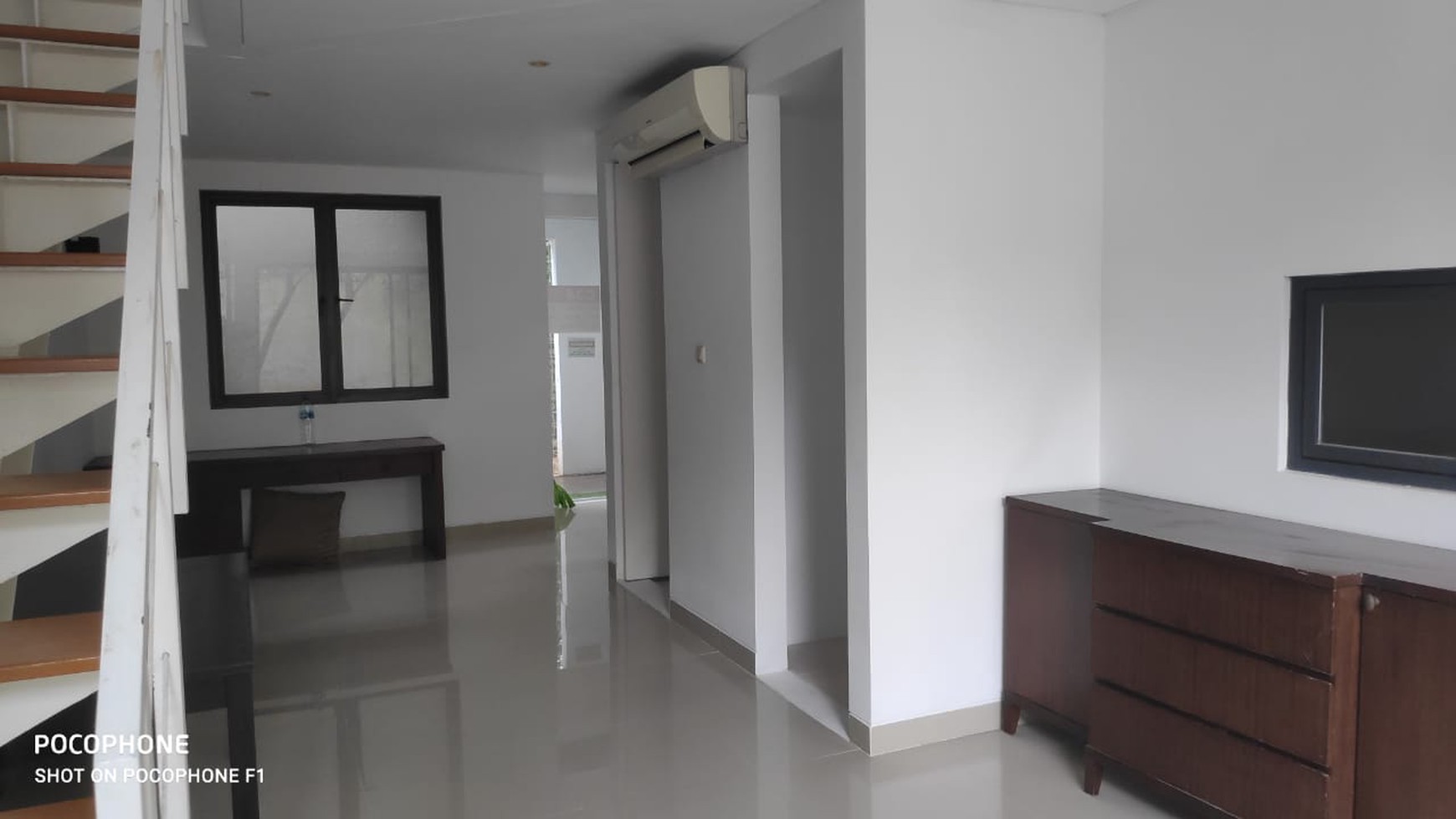 Rumah Bagus Siap Huni dan Asri di Perum Ozone Residence, Veteran Bintaro, Jakarta Selatan 