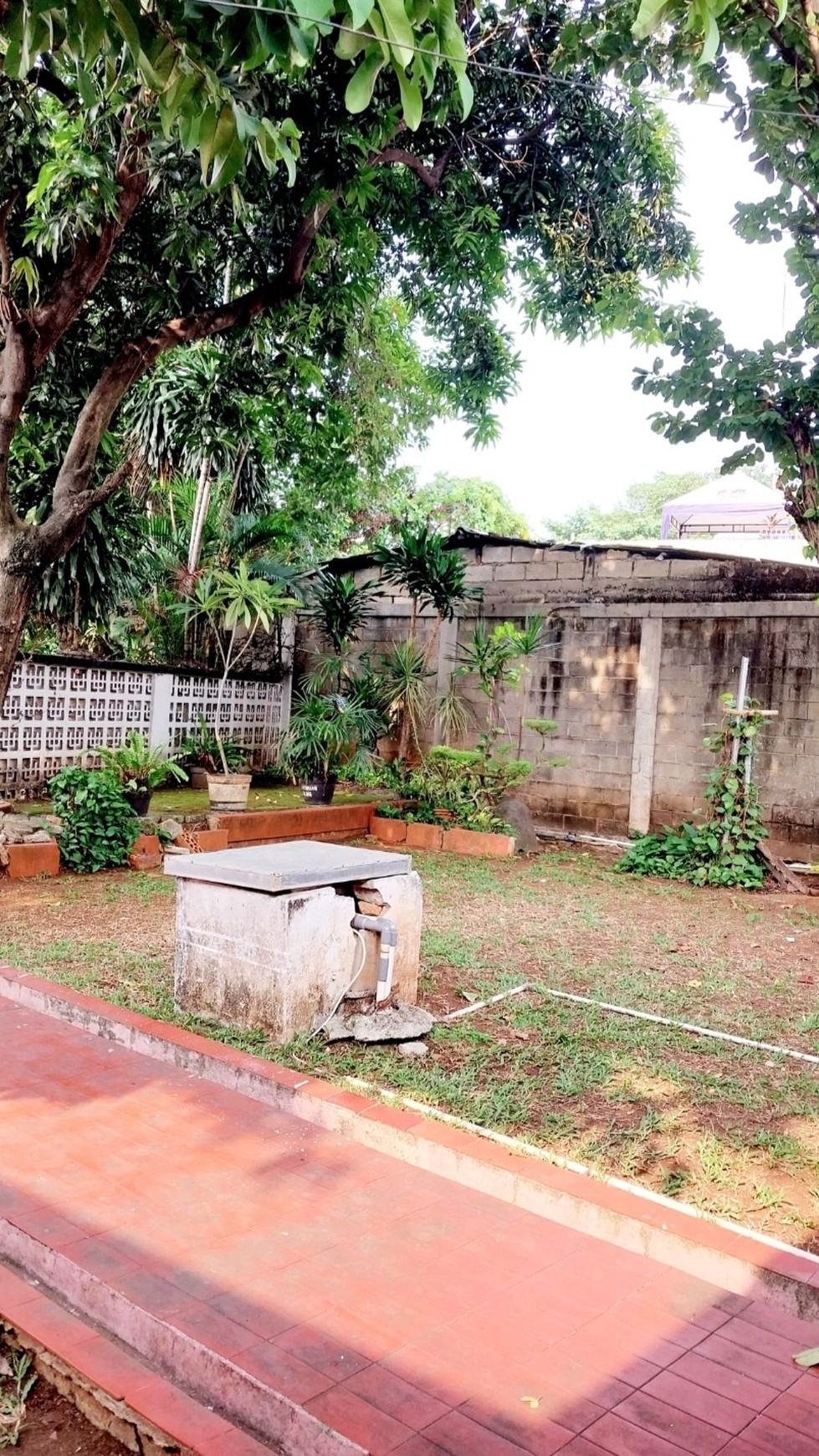 Rumah tinggal dengan tanah yang luas, cocok untuk dibuat rumah kos