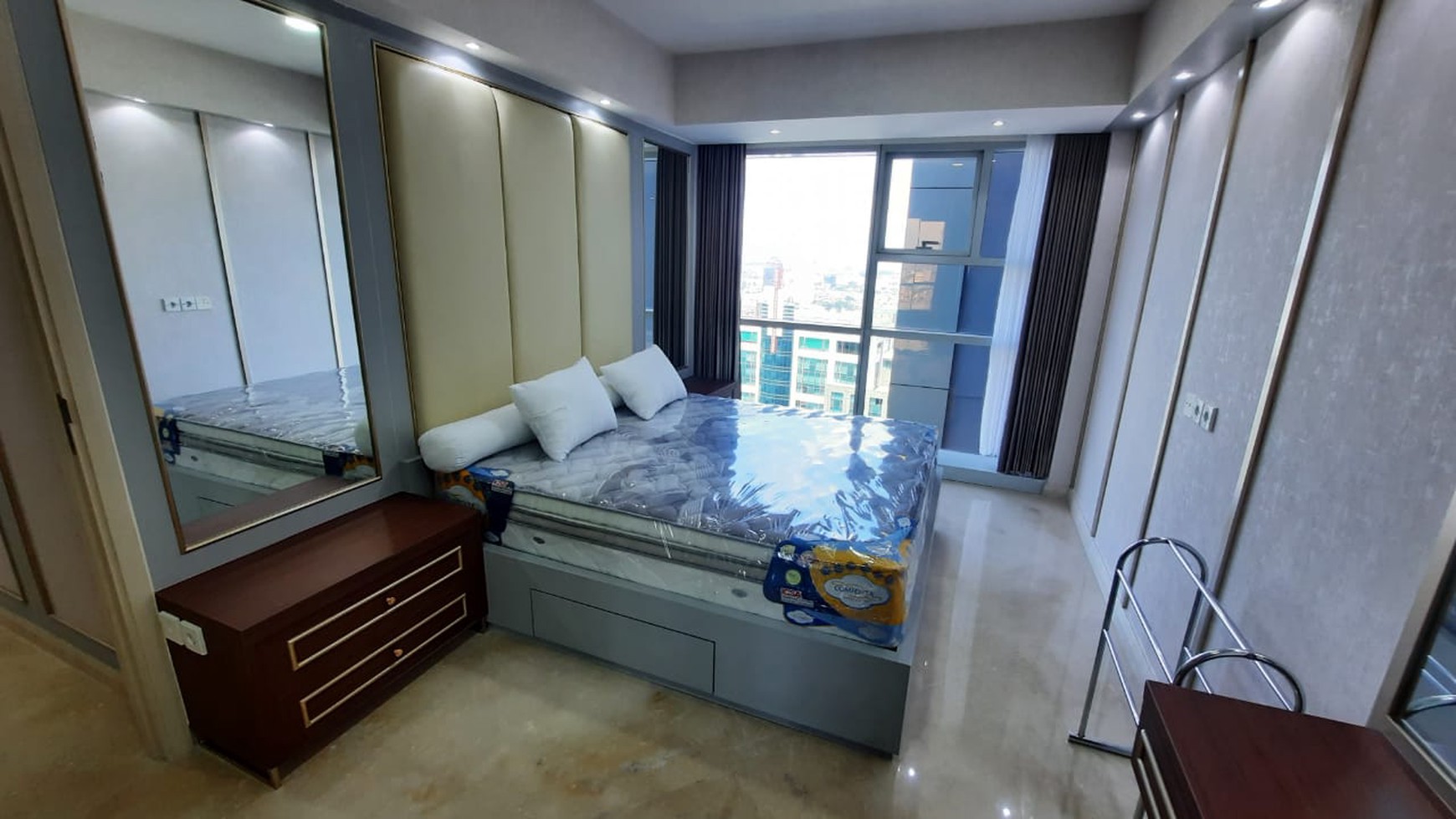 Apartemen One Icon Residence, Tunjungan Plaza 6. Type 3BR