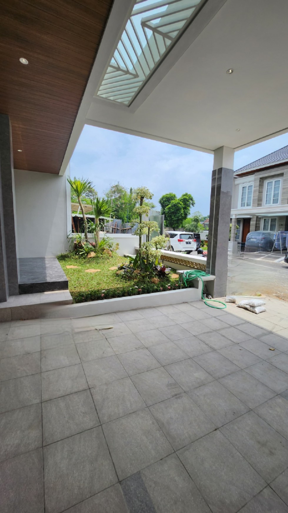 Dijual Rumah Baru Villa Taman Telaga Citraland Surabaya BONUS + SEMI FURNISHED dekat GWALK