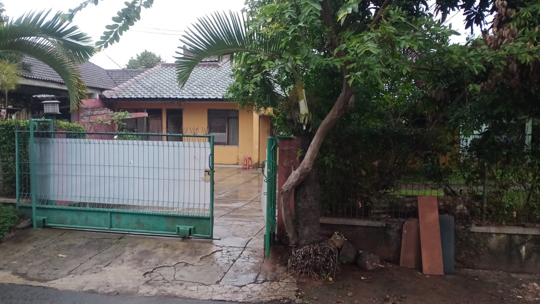 Rumah 2 lantai, lokasi strategis di Bintaro - Pesanggrahan, shm , dekat dg tol veteran , mal , dekat kampus fak kedokteran gigi moestopo , Sekolah tgg perhotelan Trisakti