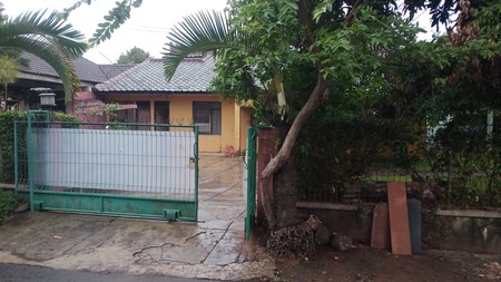 Rumah halaman luas, 2 lantai di Bintaro- Pesanggrahan