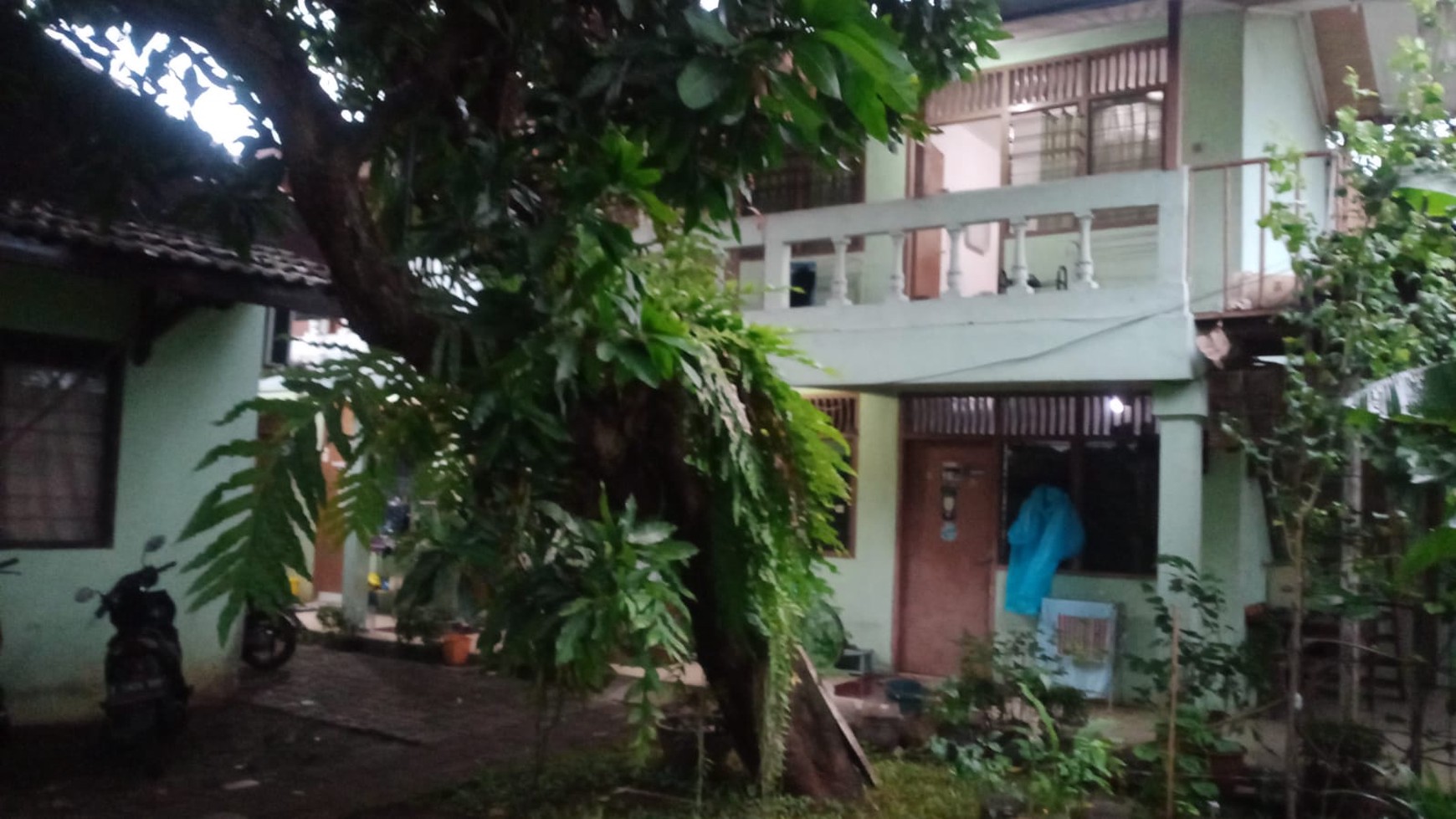 Rumah halaman luas, 2 lantai di Bintaro- Pesanggrahan
