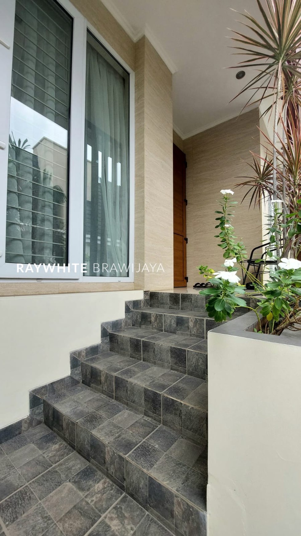 Townhouse Primera Kemang Utara Lingkungan Tenang 