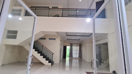 Rumah Asti Lux di Komplek Setraduta, Bandung