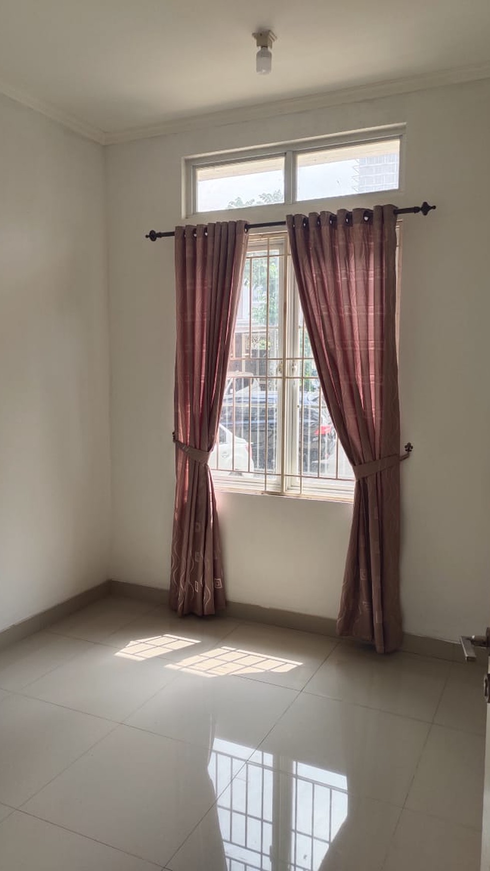 DISEWAKAN RUMAH MICHELIA