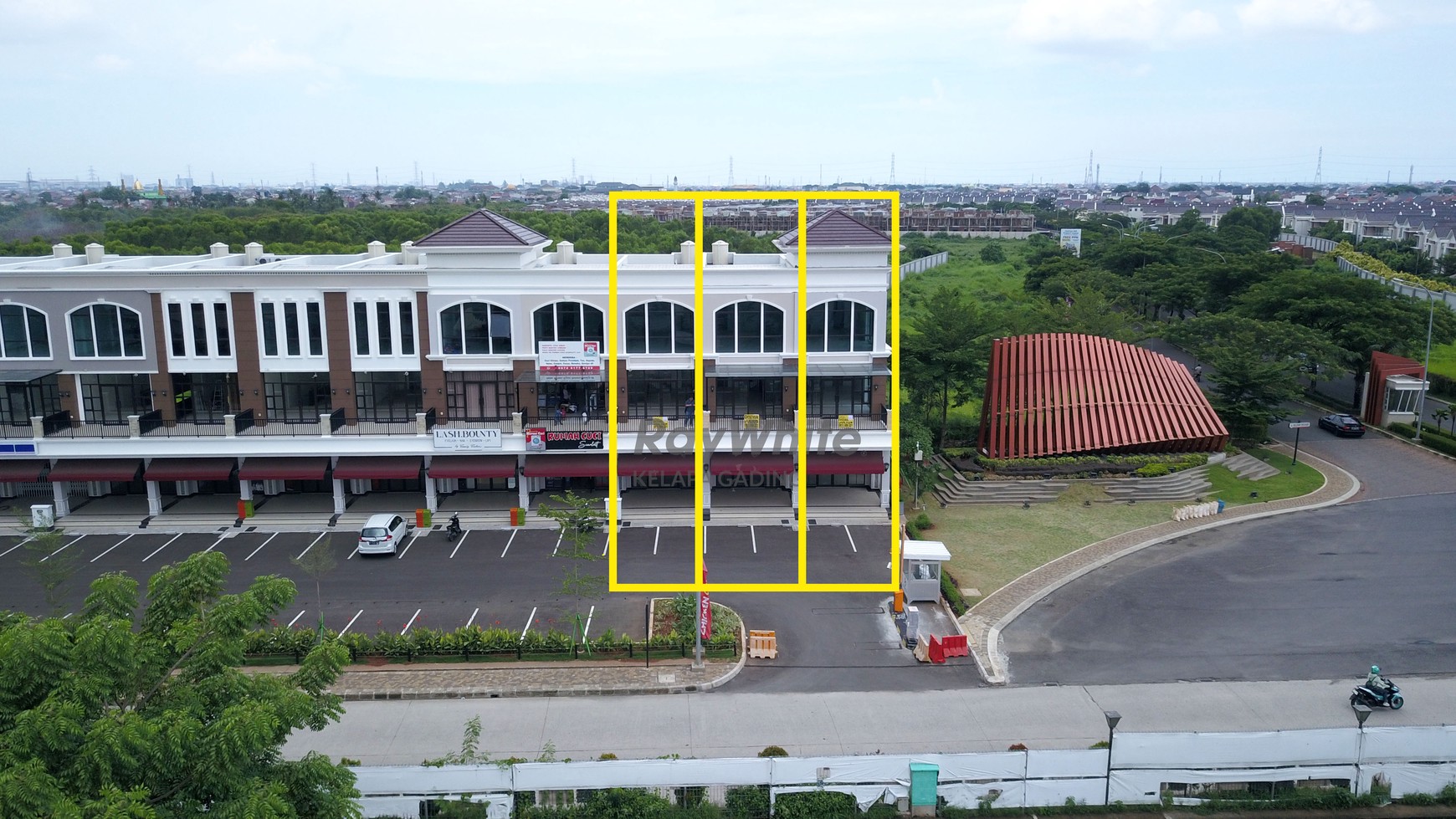 Ruko Gandeng 3, Scarlet Commercial The Orchard Summarecon Bekasi, Luas @5x16m2