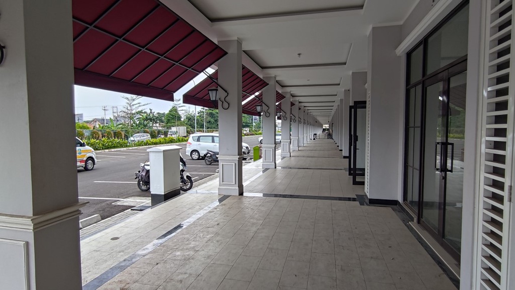 Ruko Gandeng 3, Scarlet Commercial The Orchard Summarecon Bekasi, Luas @5x16m2