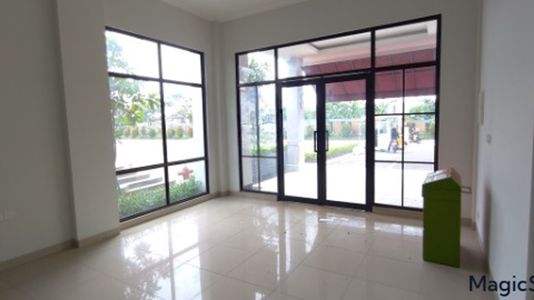 Ruko Gandeng 3, Scarlet Commercial The Orchard Summarecon Bekasi, Luas @5x16m2