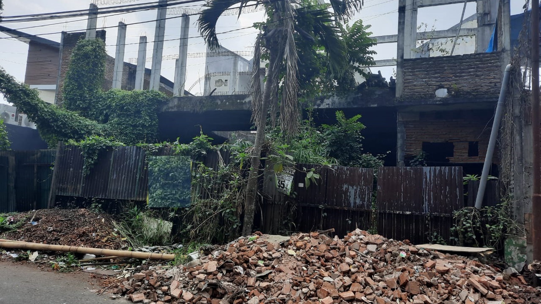 Dijual Rumah Hitung Tanah Jalan Gresik Malang, 3 Lantai