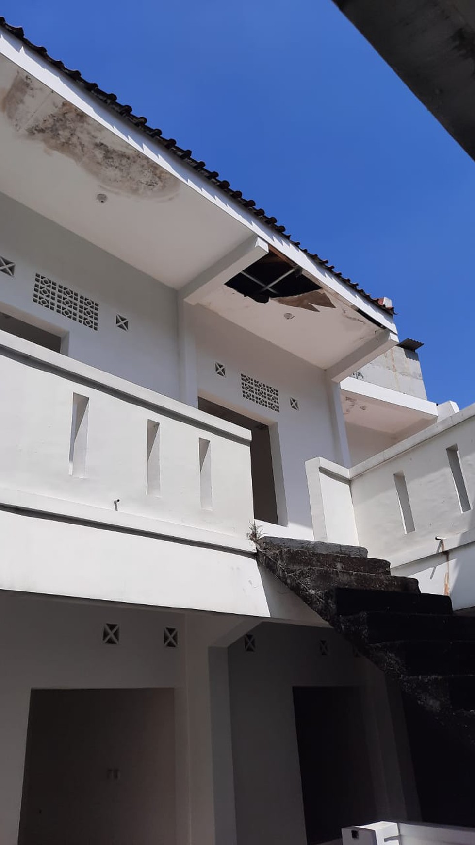 Dijual Rumah Hitung Tanah Jalan Gresik Malang, 3 Lantai