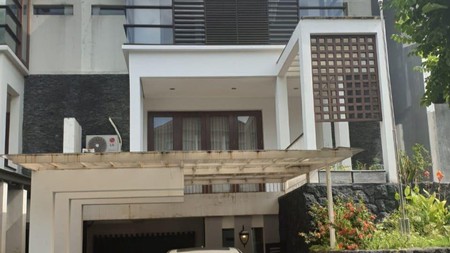 Disewakan Rumah 3 lantai di Graha Famili, Surabaya Barat