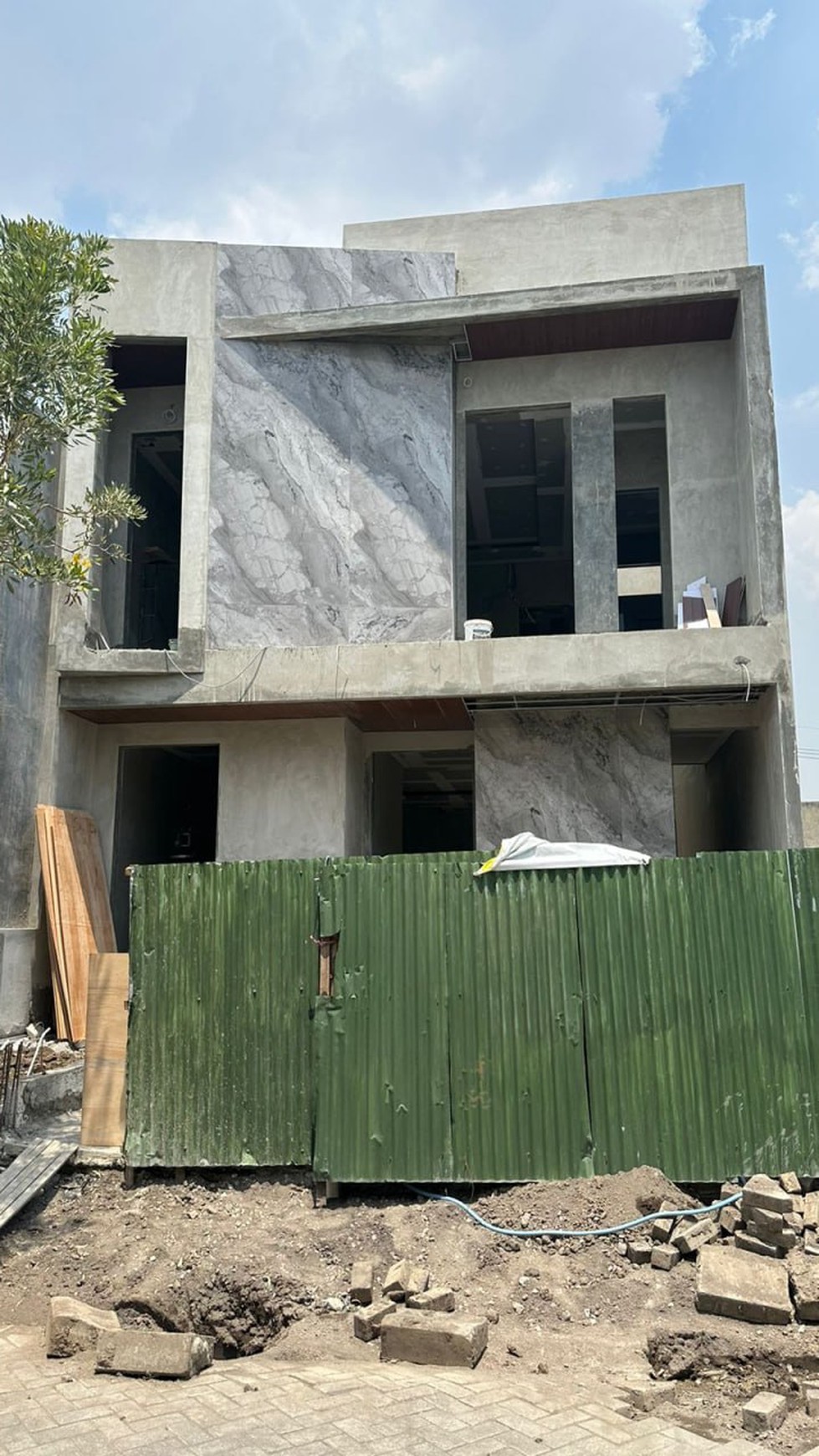 Dijual Rumah Baru Minimalis 2 Lantai di Dian Istana, Surabaya