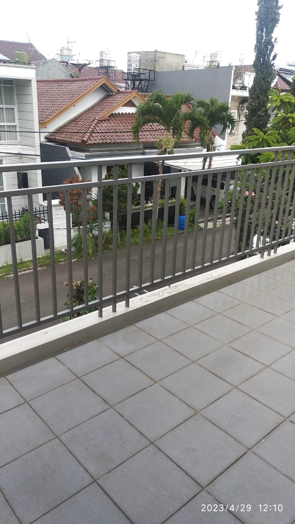 Rumah Lux di Komplek Taman Sakura, Bandugn Kota