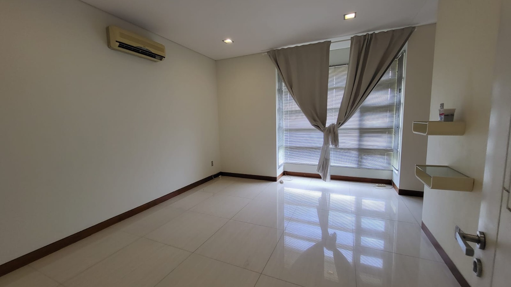 Rumah minimalis yang asri di  Pondok Indah #JS