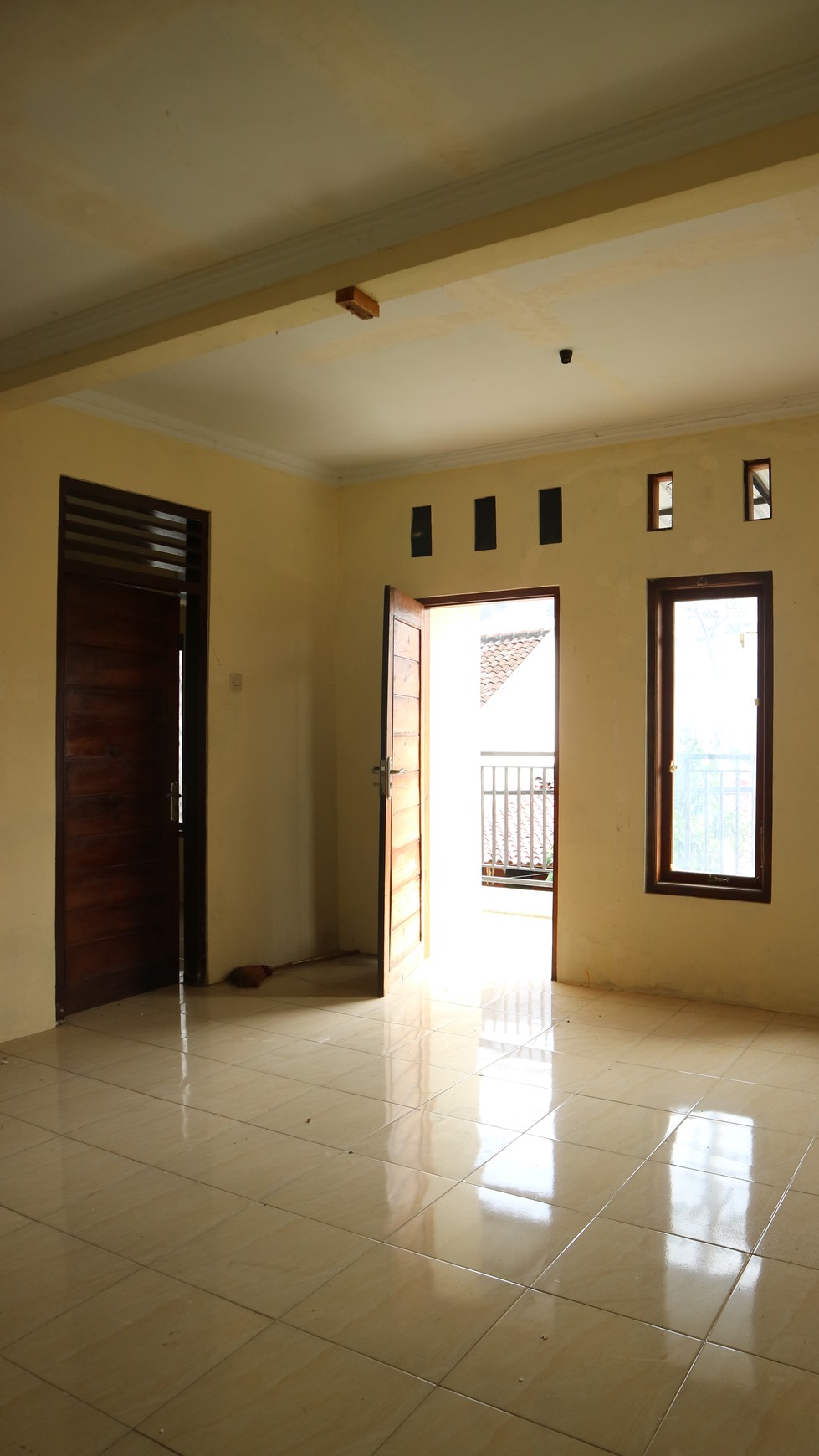 RUMAH 2 LANTAI DI CONDONGCATUR 