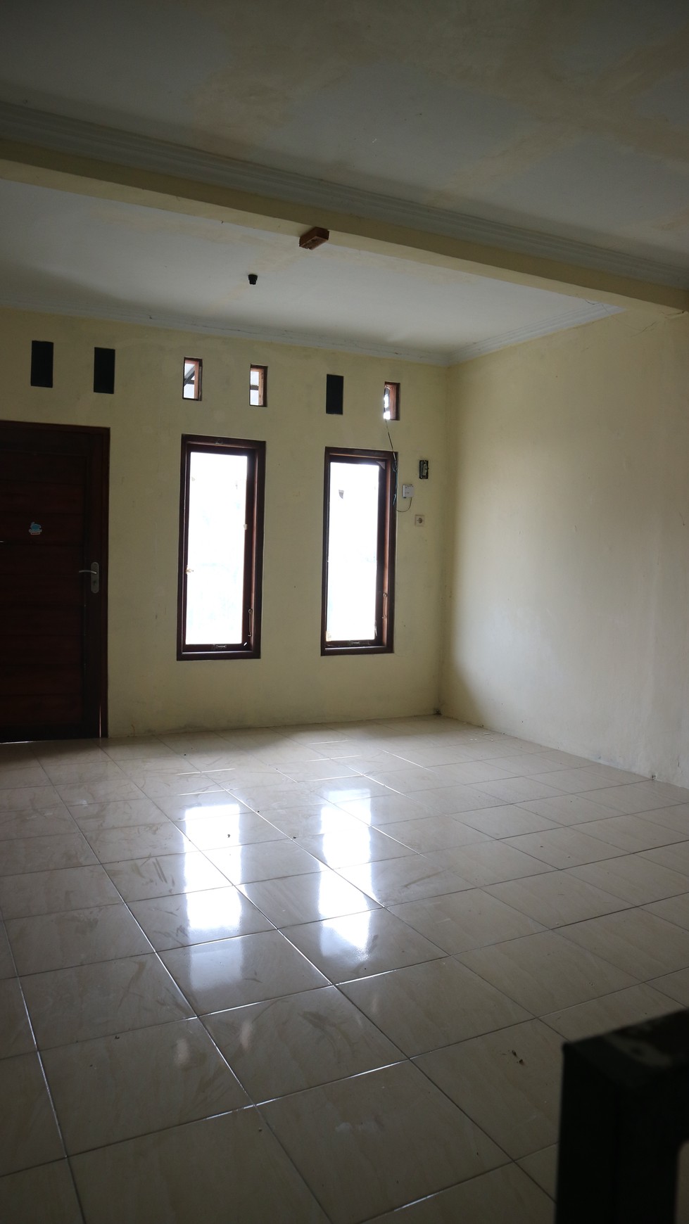 RUMAH 2 LANTAI DI CONDONGCATUR 