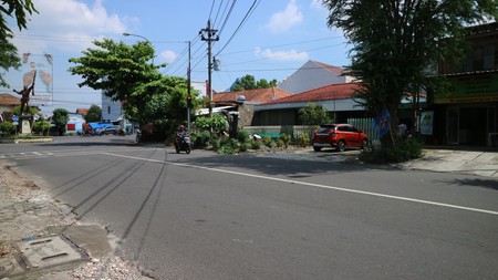 Rumah 7 Kamar Di Tengah Kota Surakarta Dekat Patung Tembak Solo