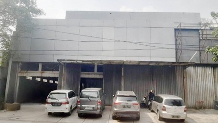 Gedung Ex Showroom Mobil, Gunung Sahari Raya, Luas 2500m2 