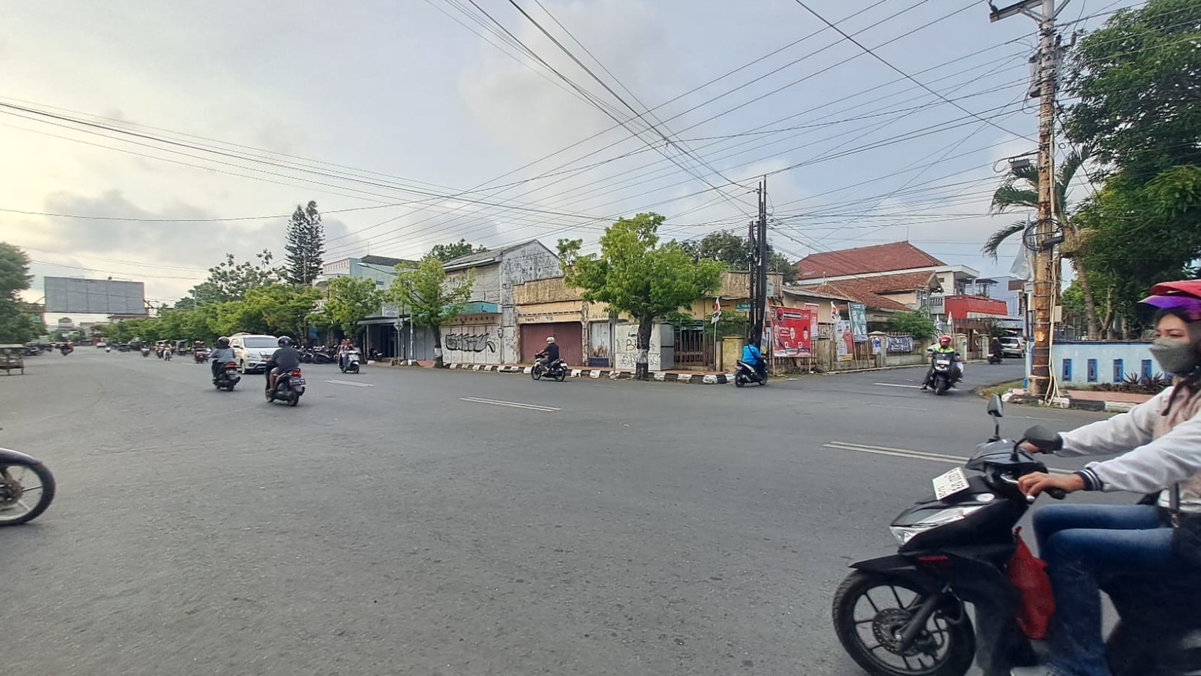 RUMAH KLASIK HITUNG TANAH, JALAN UTAMA CILACAP JAWA TENGAH, COCOK UNTUK CAFE, RESTO, SHOWROOM