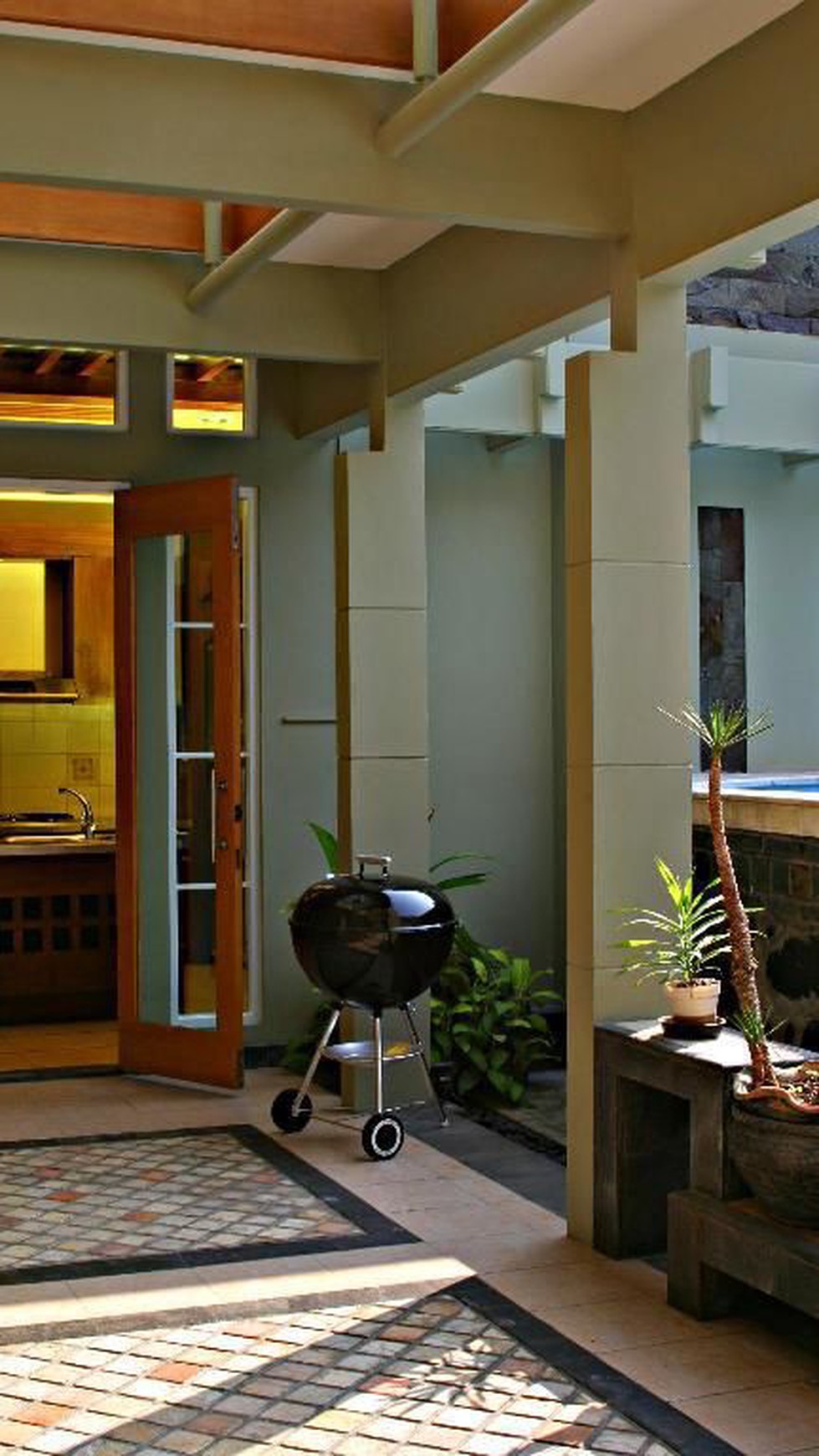 DIJUAL Rumah mewah siap huni "Art Deco Tropic" Menteng Jakarta Pusat